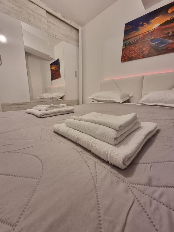 Dreams Escape Apartment Craiova Exterior photo